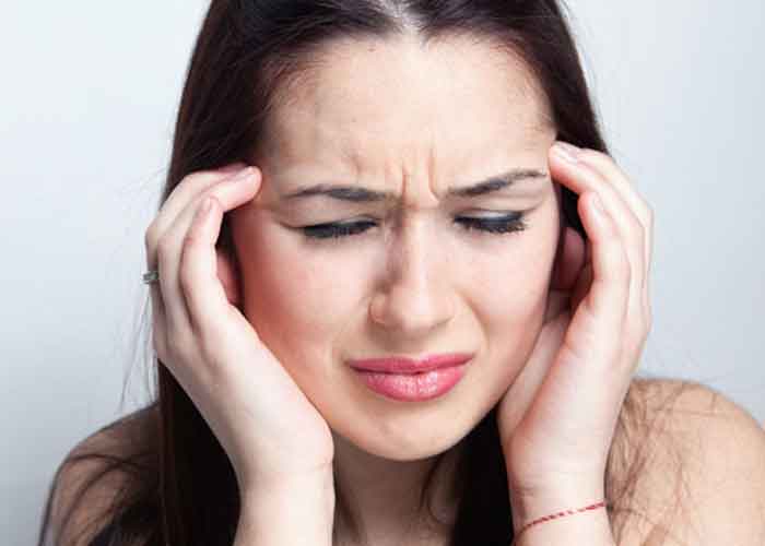 Болит голова в висках: симптомы, причины, лечение