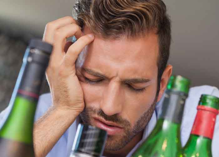 С похмелья болит голова что делать Почему болит голова после алкоголя