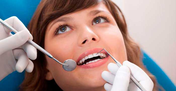 проверяем зубы у стоматолога